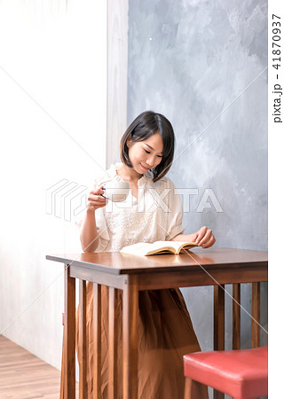 女性 メス 女の人 41870937