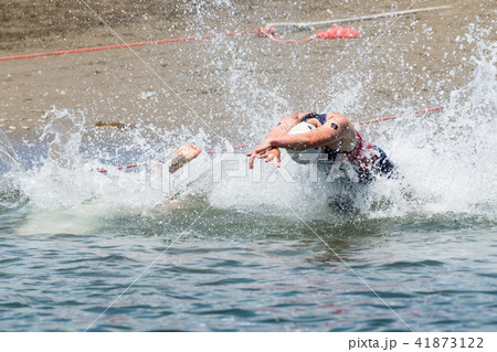 トライアスロン大会スイム飛込 41873122