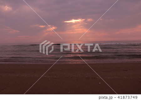 石川県千里浜の夕暮れ 41873749