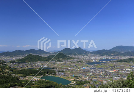 三豊市の高瀬町と三野町を豊中町から見る 41875232