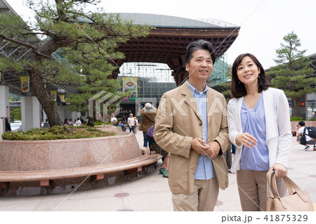 ミドルカップル 旅行 イメージ 41875329