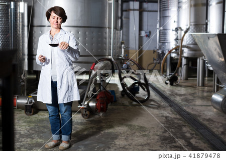 worker costs with wineglass 41879478