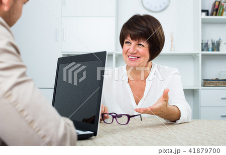 Blond man and businesswoman communicate 41879700