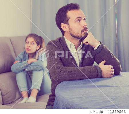 Father and daughter arguing 41879868