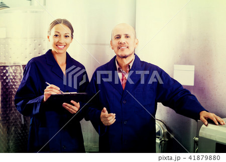 Expert woman standing with clipboard Expert woman standing with clipboard 41879880