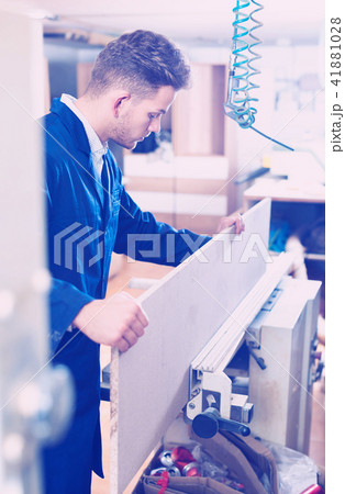 Working man preparing chipboard for work Working man preparing chipboard for work 41881028