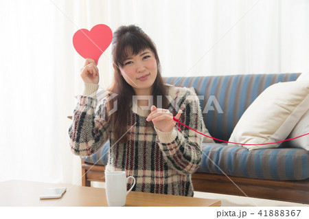 リビング・女性 41888367