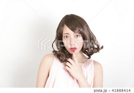 女性・見つめる 女性・見つめる 41888414