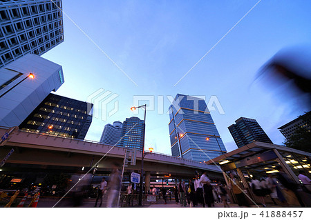 日本の東京都市景観 赤坂見附陸橋などを望む。画面右下は赤坂地下歩道(赤坂3丁目口)の出入口 日本の東京都市景観 赤坂見附陸橋などを望む。画面右下は赤坂地下歩道(赤坂3丁目口)の出入口 41888457