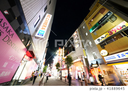 日本の東京都市景観 赤坂見附駅 赤坂３の繁華街など 夜景 の写真素材