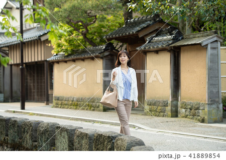ミドル女性 旅行 イメージ 41889854