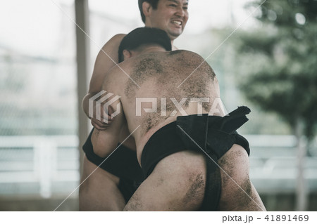 Sumo wrestling 41891469