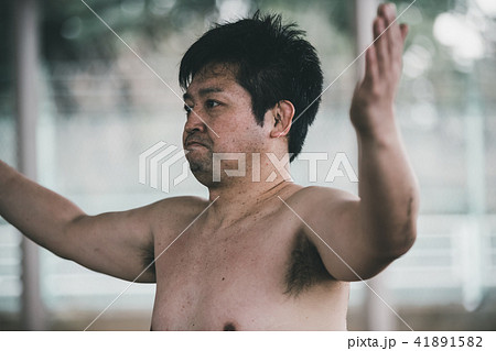 Sumo wrestling 41891582