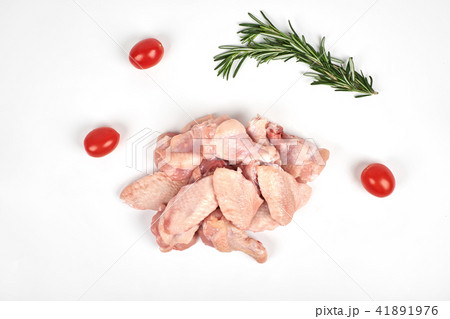 Raw chicken wings, tomatoes and rosemary isolated on white background 41891976