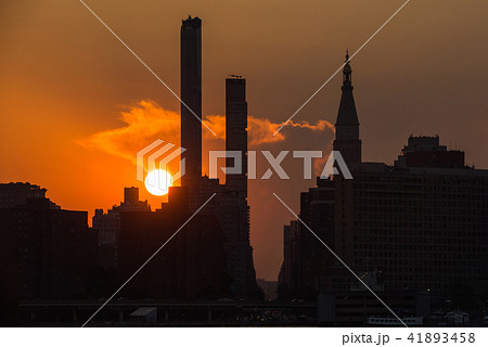 Sunset in Manhattan New York,ニューヨークマンハッタンに沈む夕日 41893458
