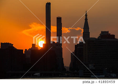 Sunset in Manhattan New York,ニューヨークマンハッタンに沈む夕日 Sunset in Manhattan New York,ニューヨークマンハッタンに沈む夕日 41893459