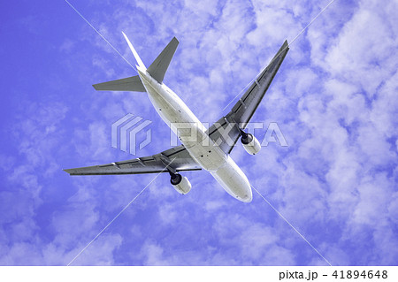 離陸する飛行機  ボーイング777-200 41894648
