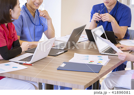 カンファレンス 医師 看護師 ボディパーツ パーツカット 顔なし カンファレンス 医師 看護師 ボディパーツ パーツカット 顔なし 41896081