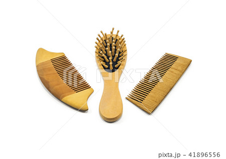 Set of wooden combs 41896556