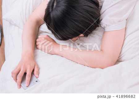 寝る 睡眠 眠り 41896682