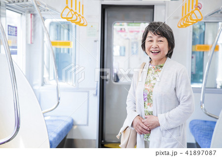 シニア　電車　旅行　アクティブシニア　撮影協力　京王電鉄株式会社 41897087