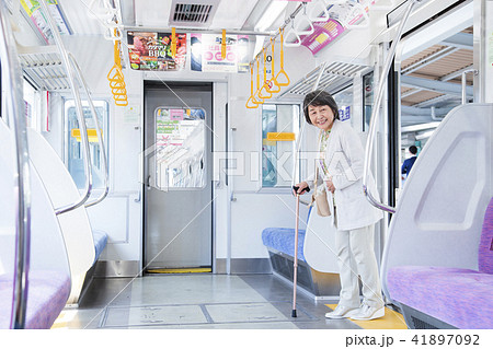 シニア　電車　旅行　アクティブシニア　撮影協力　京王電鉄株式会社 41897092