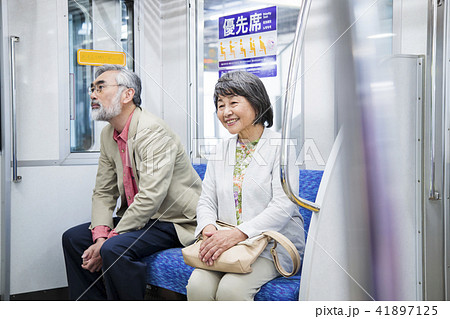シニア 女性 電車 旅行 アクティブシニア 撮影協力 京王電鉄株式会社 シニア 女性 電車 旅行 アクティブシニア 撮影協力 京王電鉄株式会社 41897125