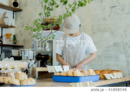 パン屋さんパン屋さん 41898546
