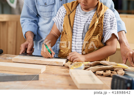 Making wooden plank 41898642