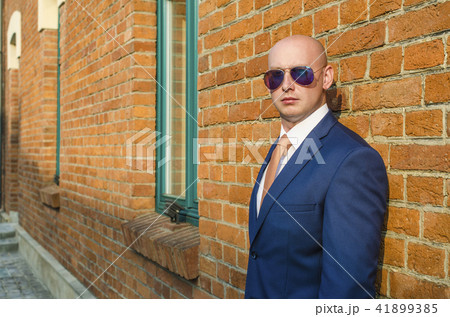 Portrait of young business man 41899385
