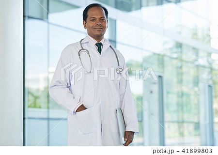 Cheerful doctor Cheerful doctor 41899803