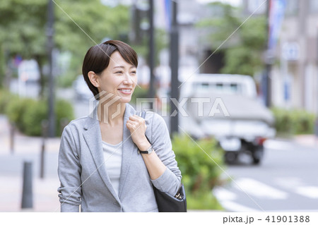30代　ビジネスウーマン　 41901388