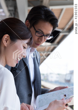 電車待ちイメージ　撮影協力「京王電鉄株式会社」 41901503