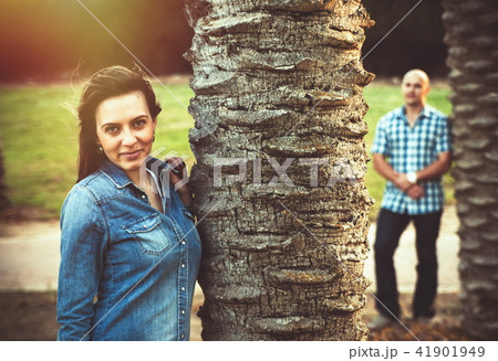 Happy couple in the sunlight 41901949