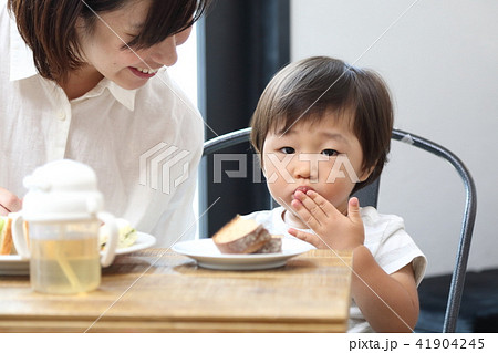 子連れでカフェ 41904245