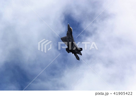 急上昇している米空軍最強の戦闘機F-22ラプター 急上昇している米空軍最強の戦闘機F-22ラプター 41905422
