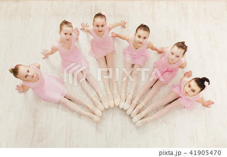 Little girls dancing ballet in studio Little girls dancing ballet in studio 41905470
