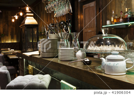Bar counter with clean dishes close up 41906304