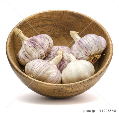 Common garlic isolated on white Common garlic isolated on white 41908548