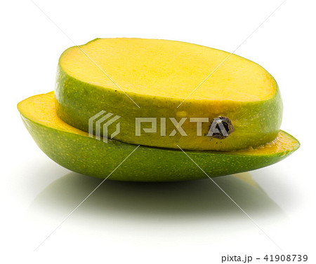 Fresh mango isolated on white 41908739