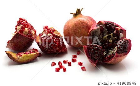 Fresh pomegranate isolated on white 41908948