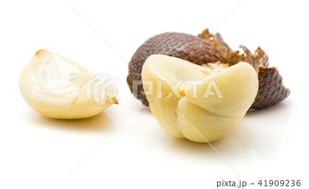 Fresh raw salak isolated on white 41909236