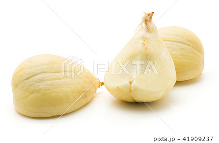 Fresh raw salak isolated on white 41909237