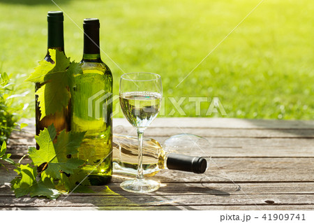 White wine 41909741