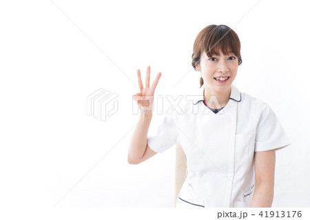 若い女性看護師 41913176