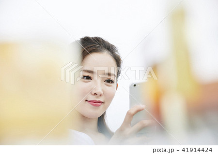 スマートフォン スマホ 女性 41914424