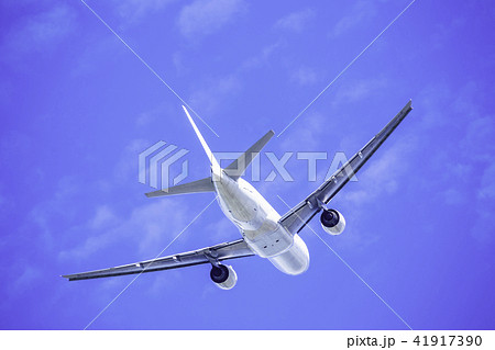離陸する飛行機 ボーイング777-200 離陸する飛行機 ボーイング777-200 41917390