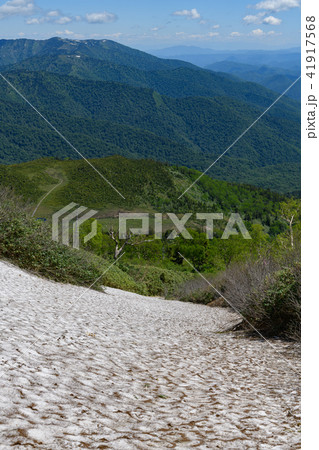 燧ヶ岳の雪渓と会津駒ヶ岳、熊沢田代 41917568