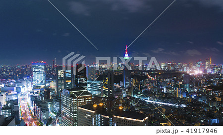 東京夜景 東京3大タワーを同時に望む スカイツリー ドコモタワー 東京タワーの写真素材