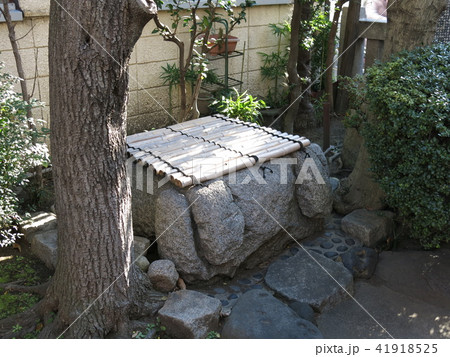 墨田区の徳之山稲荷神社にある日本左衛門首洗い井戸跡 墨田区の徳之山稲荷神社にある日本左衛門首洗い井戸跡 41918525